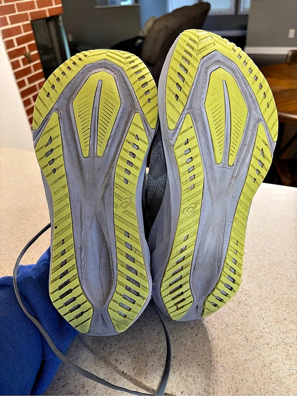 ASICS Novablast 5 - Picture 2 of 5